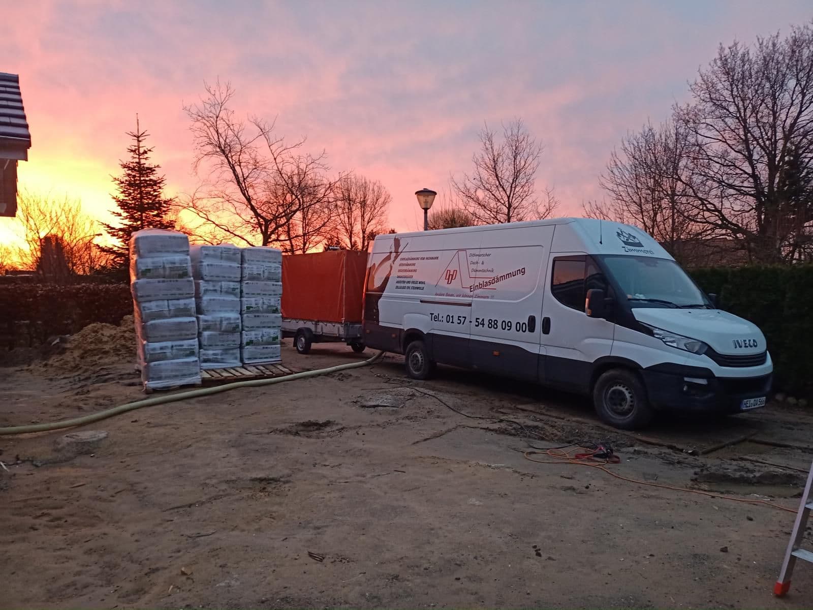 Einblasdämmung bei Sonnenuntergang